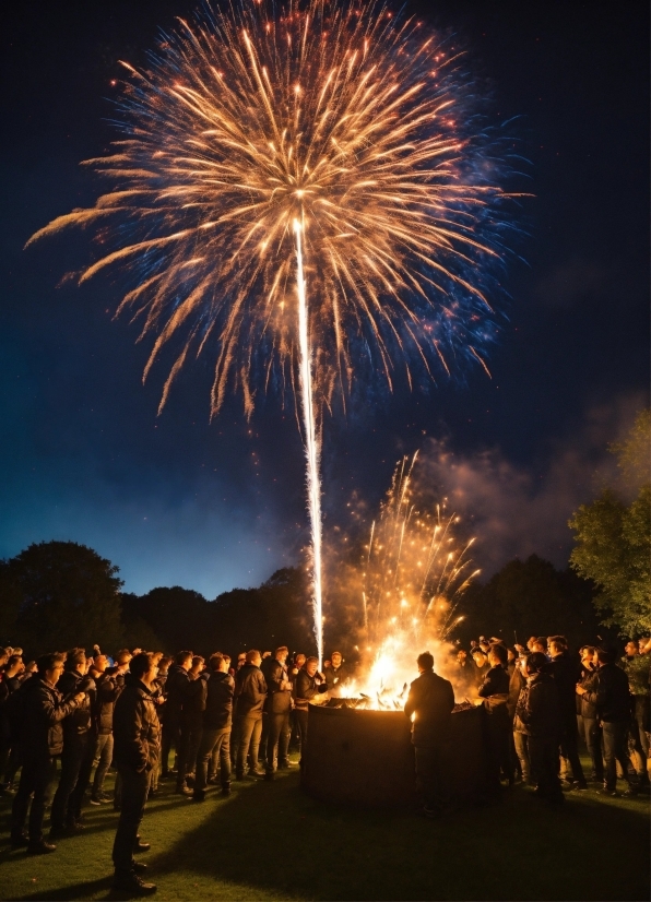 Fireworks, Sky, World, Entertainment, Recreation, Holiday