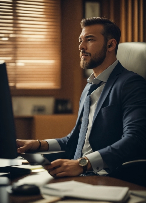 Watch, Computer, Dress Shirt, Personal Computer, Collar, White-collar Worker