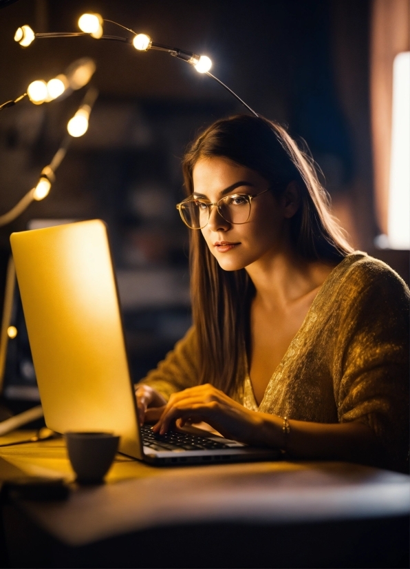 Hairstyle, Computer, Personal Computer, Laptop, Flash Photography, Netbook