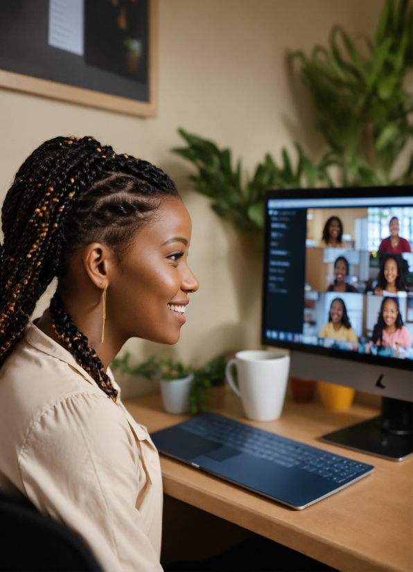 Computer, Smile, Table, Personal Computer, Cornrows, Output Device