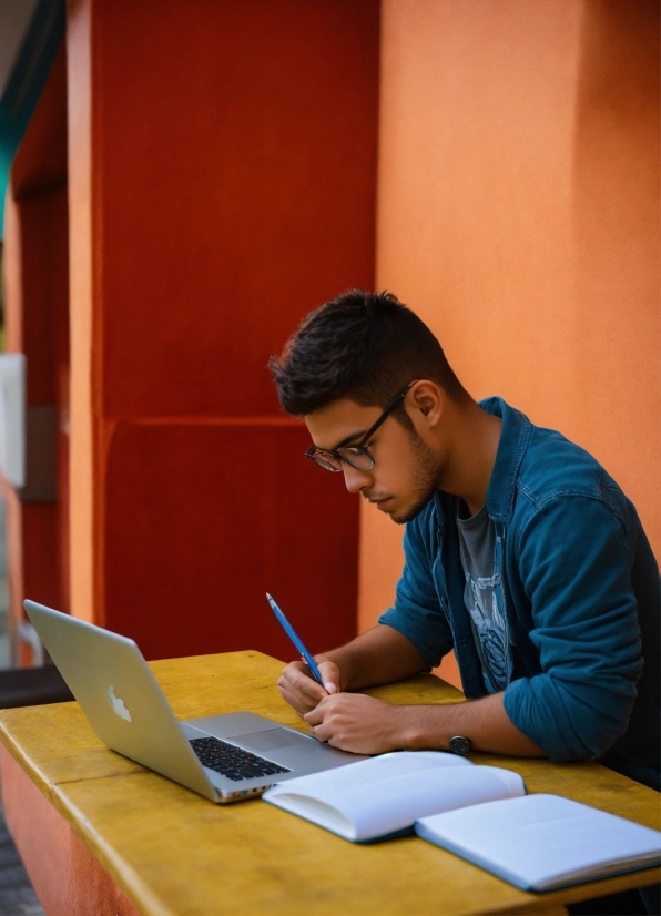 Computer, Laptop, Table, Personal Computer, Desk, Netbook