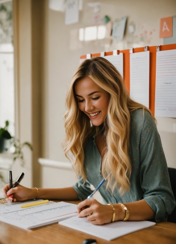 Smile, Table, Plant, Sleeve, Interior Design, Desk