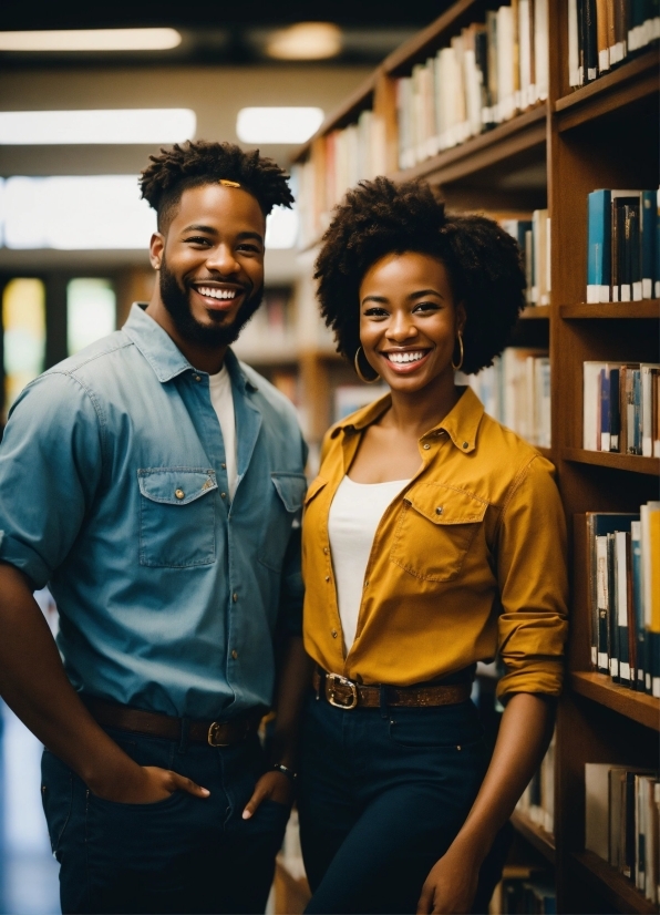 Smile, Jeans, Hairstyle, Bookcase, Shelf, Facial Expression