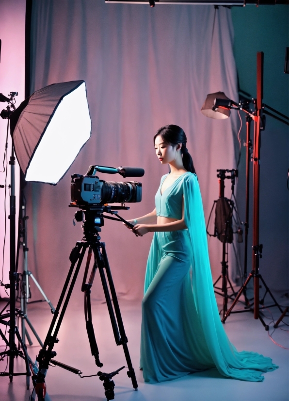 Shoulder, Dress, Videographer, Tripod, Flash Photography, Entertainment