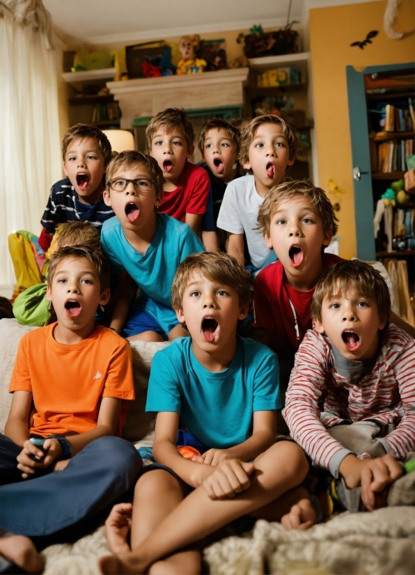 Shorts, Shelf, Happy, Social Group, T-shirt, Toddler