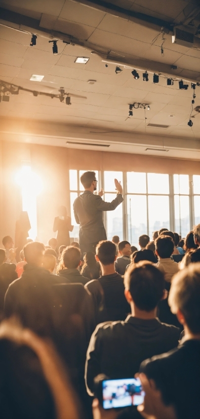 Crowd, Event, T-shirt, Entertainment, Audience, Conversation