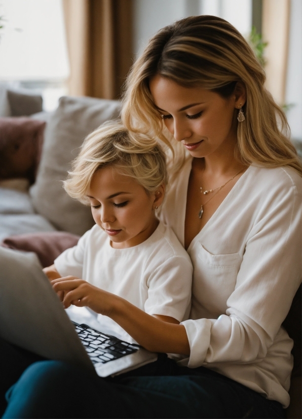 Hairstyle, Shoulder, Human, Comfort, Computer, Personal Computer