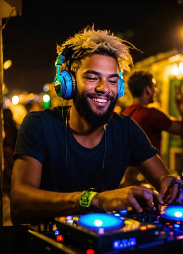 Smile, Arm, Beard, Entertainment, Music, Disc Jockey