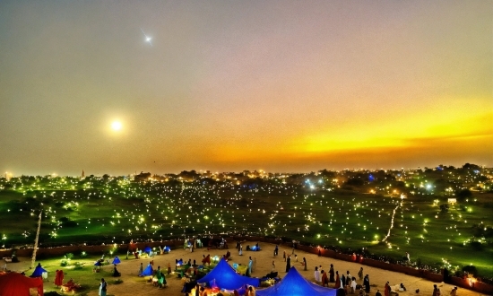 Sky, Atmosphere, Cloud, Sunlight, Crowd, Landscape