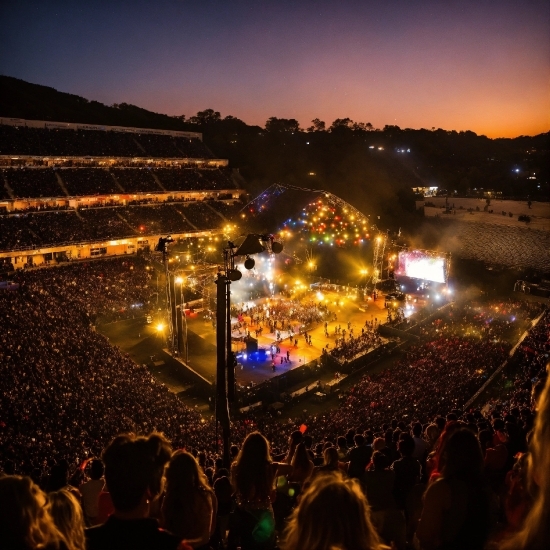 Sky, Light, Performing Arts, Entertainment, Fan, Crowd