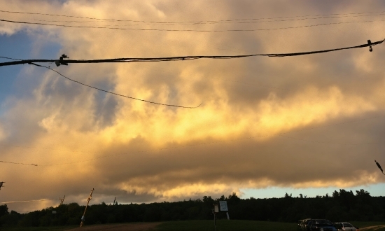 Cloud, Sky, Atmosphere, Daytime, Light, Plant