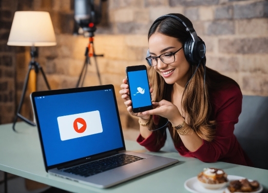 Computer, Smile, Personal Computer, Laptop, Table, Tableware