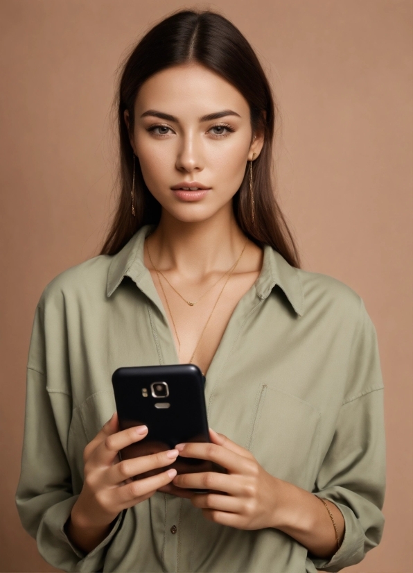 Hand, Eyelash, Neck, Sleeve, Mobile Phone, Gadget