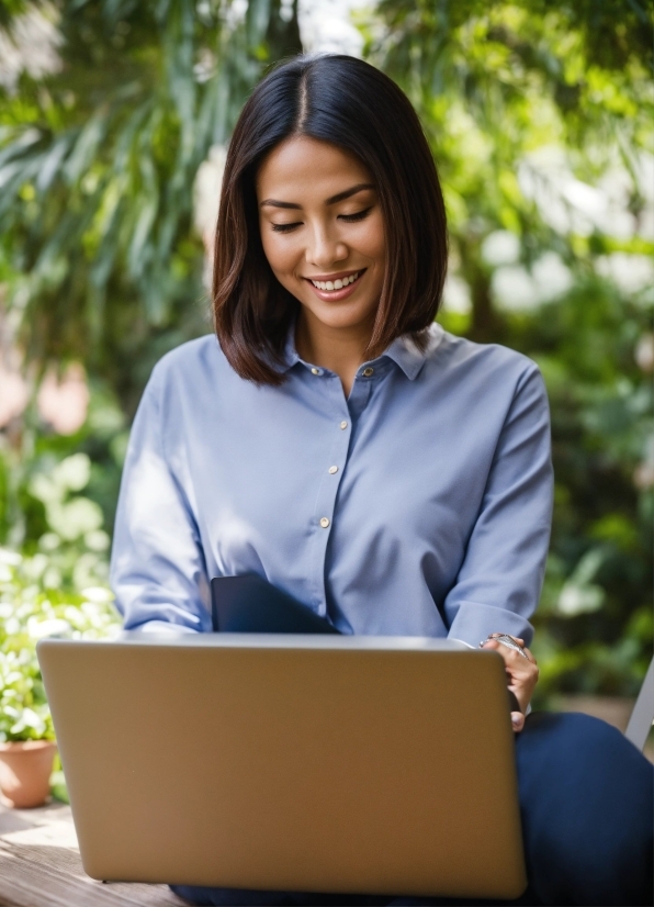 Smile, Computer, Plant, Netbook, Personal Computer, Laptop