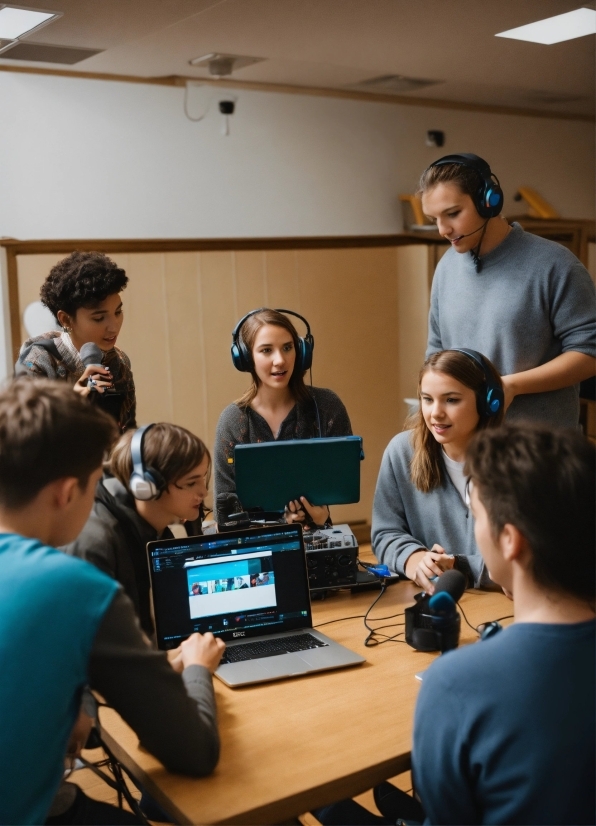 Computer, Laptop, Personal Computer, Table, Chair, Interaction