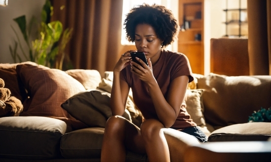 Hairstyle, Shoulder, Comfort, Leg, Human, Couch