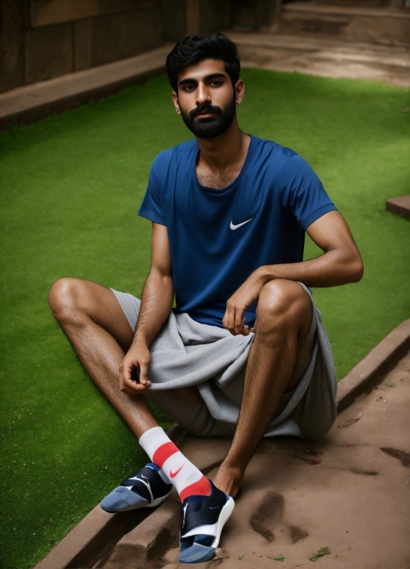 Shorts, Beard, Sleeve, Eyewear, Flash Photography, Knee